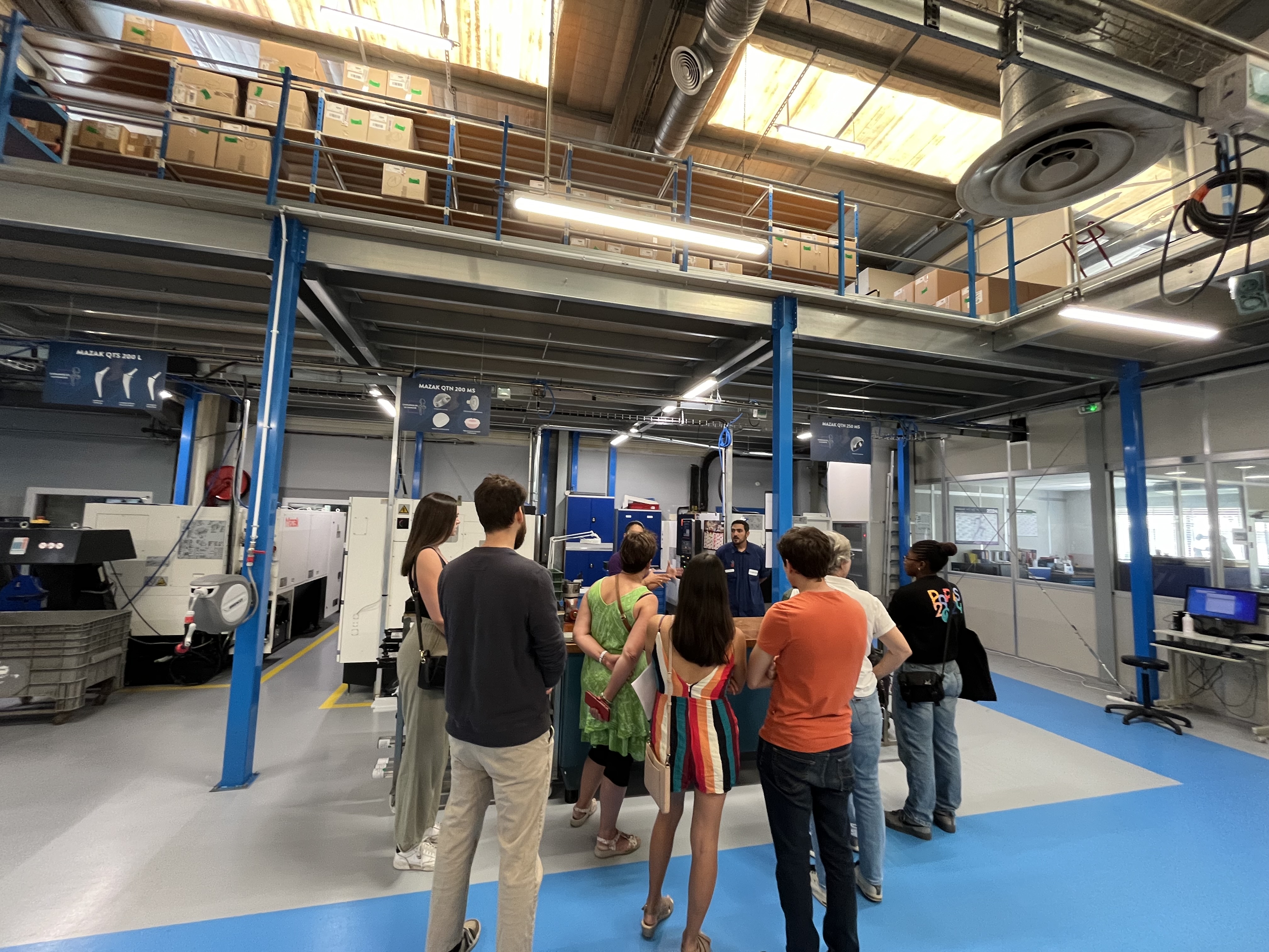 Visite de l'usine d'implants orthopédique